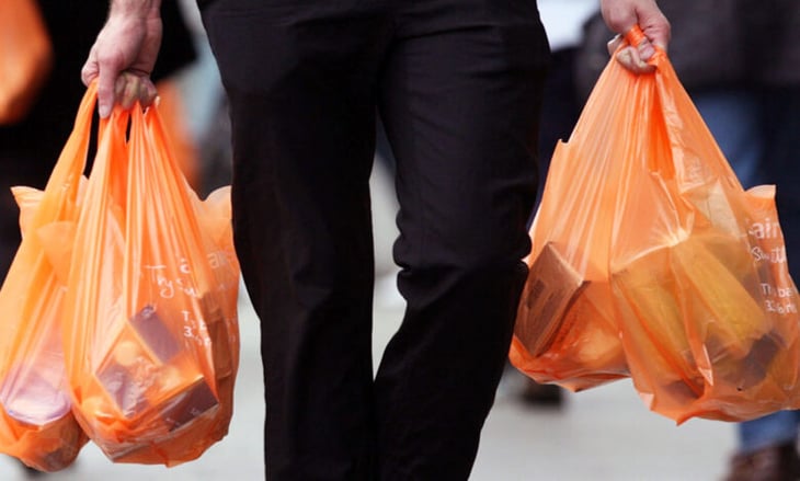 Pese a prohibición se siguen vendiendo bolsas de plástico