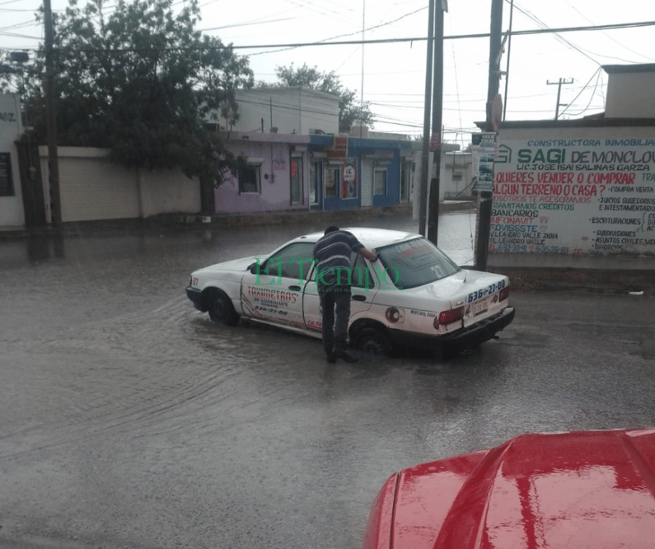 Casas inundadas y autos varados dejo como saldo la lluvia en Monclova