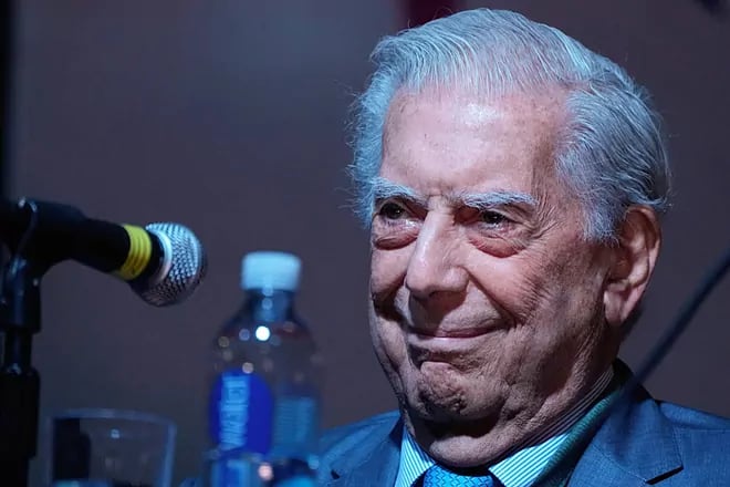 Mario Vargas Llosa está grave y es hospitalizado por covid-19; qué le pasó al escritor