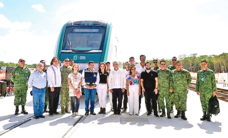 AMLO celebra la llegada del primer vagón del Tren Maya a Cancún