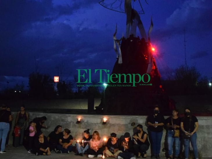 Familiares de obreros realizan oración por Altos Hornos de México