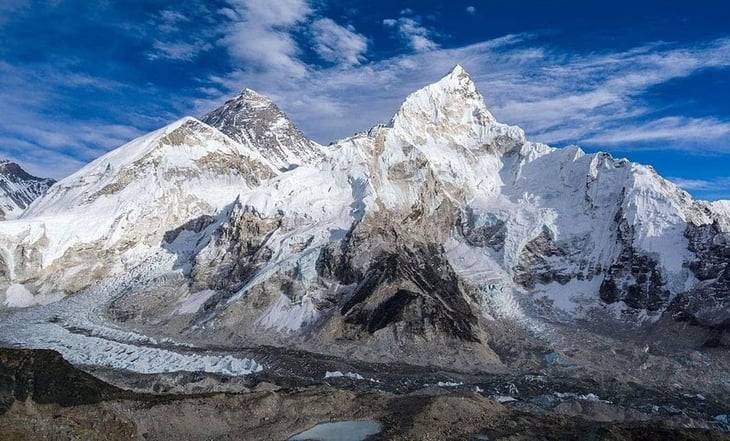 Confirman muerte de 5 mexicanos y el piloto del helicóptero siniestrado en el Everest; clima dificulta rescate