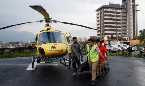 Trasladan a Katmandú cuerpos de mexicanos fallecidos en accidente aéreo en el Everest