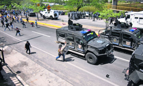 Funcionario de Segob entre los retenidos por manifestantes afines a 'Los Ardillos' en Chilpancingo: SSPC