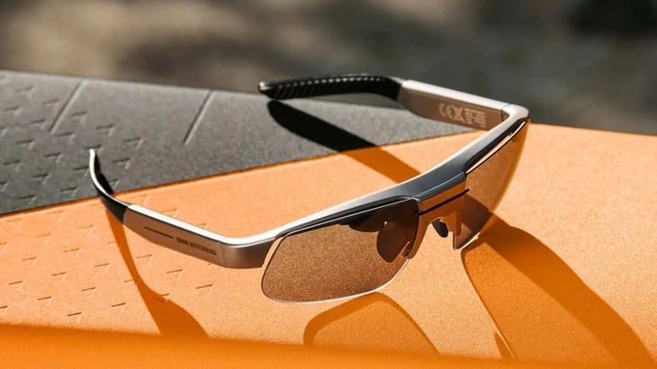 BMW lanza unas gafas de realidad aumentada que pone a los motoristas el panel de la moto frente a sus ojos