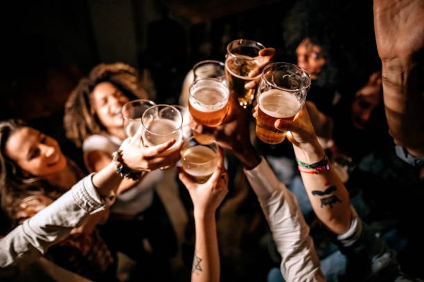 ¿Cuáles son las razones para no consumir alcohol antes de acostarte?