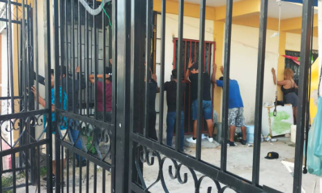 Rescatan a 20 menores originarios de Chiapas; eran víctimas de trata de personas en Playa del Carmen