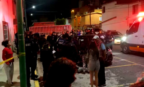 Asesinan a pareja con más de 10 balazos en un estacionamiento de San Juan de Aragón