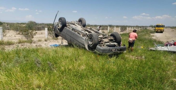 Conductor arriesga a su familia tras dormitada; vuelcan en la Torreón-Saltillo
