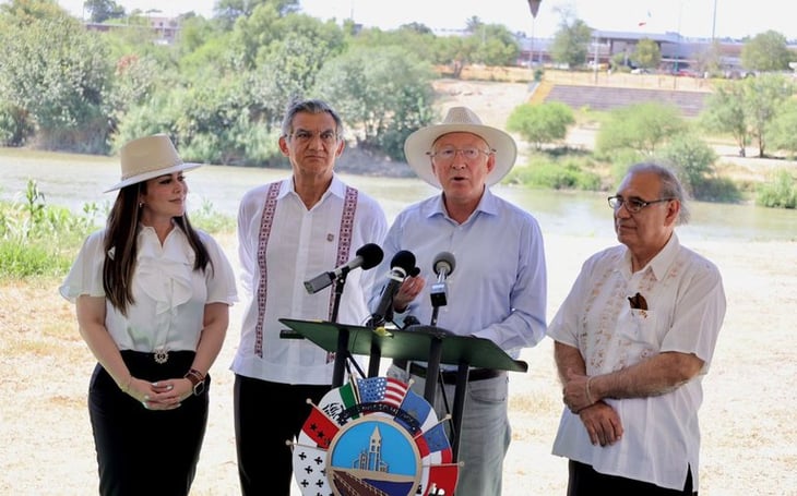 Ken Salazar rechaza el muro flotante de Texas en el Río Bravo 