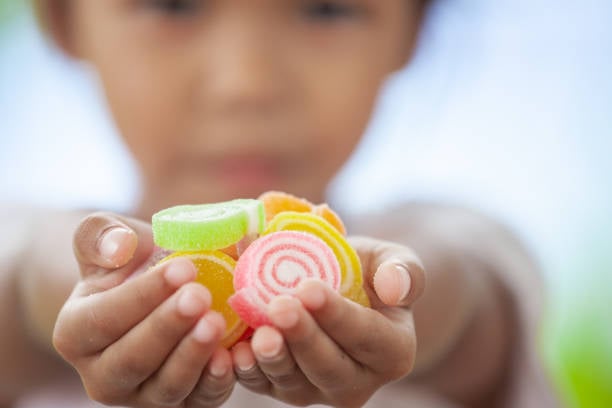 ¿Cuánta azúcar se recomienda que coman los niños al día?