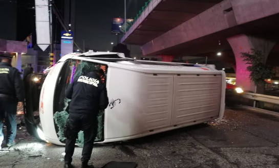9 heridos deja volcadura de camioneta de transporte de pasajeros en CDMX 