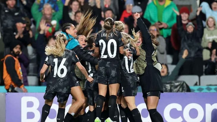 Nueva Zelanda consigue histórica victoria en debut mundialista