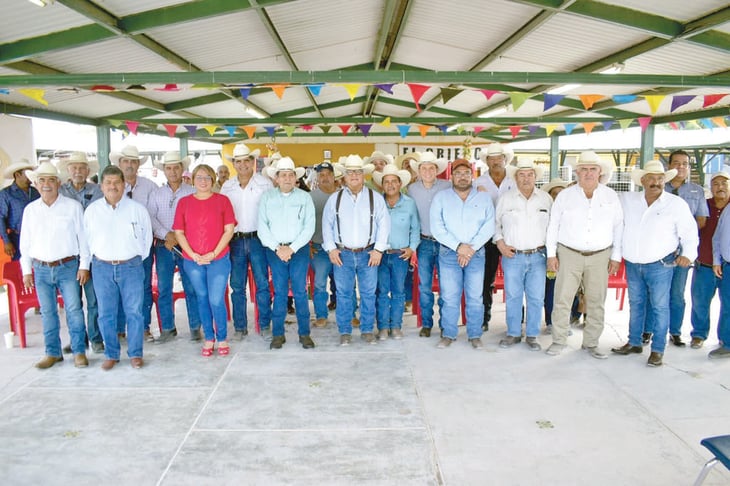 SADER entrega apoyos a ganaderos en terrenos de la feria de San Buenaventura