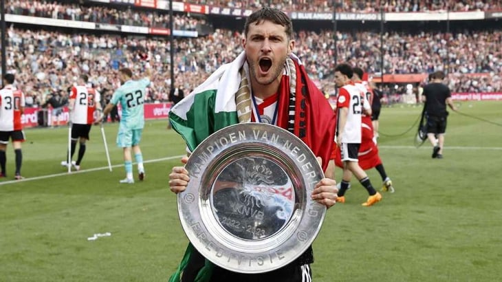 Te Kloese: 'Giménez sigue al cien por cien con el Feyenoord'