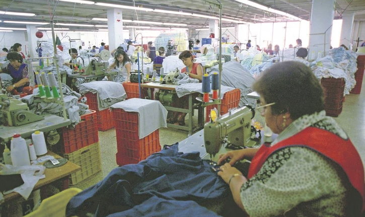 Piden a la STPS garantizar derechos laborales en la industria de la moda