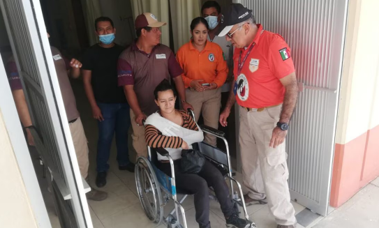 Migrante salta de puente para escapar de intento de asalto en Oaxaca