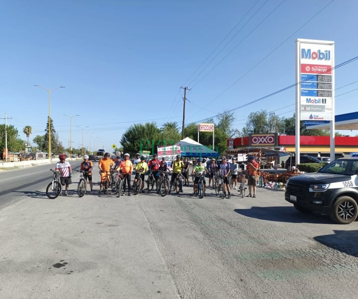 Manifiestan ciclistas daños en la ciclovía; piden atención inmediata