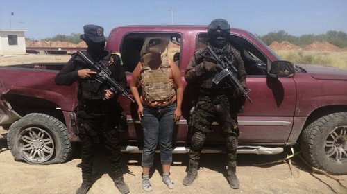 Cae mujer con armas y equipo táctico en Nuevo León 