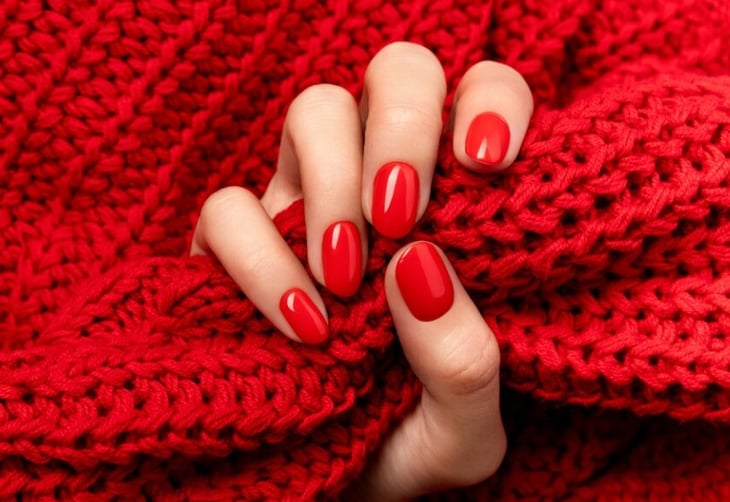 El color rojo en las uñas nunca pasa de moda y es el favorito de muchas celebridades.