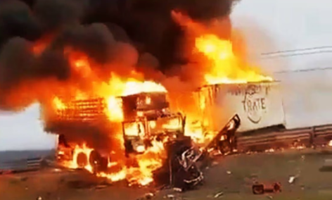 VIDEO: Carambola e incendio en libramiento México-Tuxpan, en Tulancingo deja 1 muerto y 1 lesionado