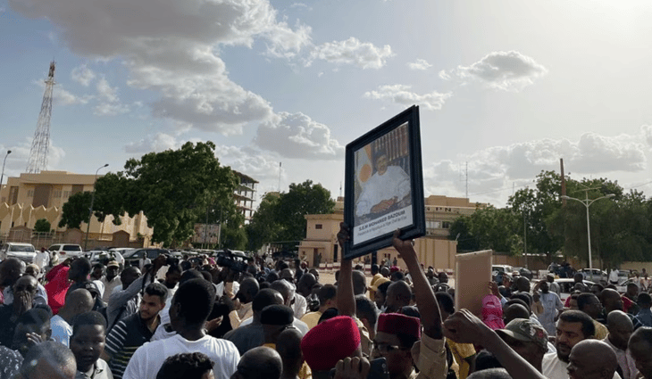 Ejército de Níger derroca al presidente por 'mala gestión'