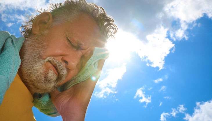 ¿Por qué el calor extremo afecta más a los adultos mayores?
