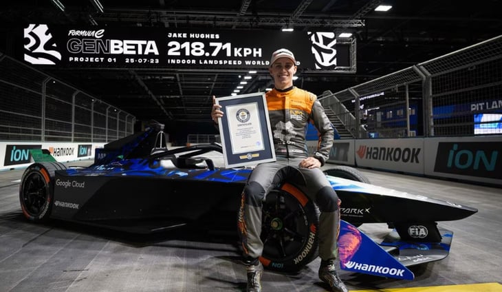 Auto de la Fórmula E logra Récord Guinness por alcanzar una máxima velocidad en interior