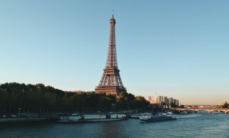 Detienen a 2 sospechosos de violación tumultuaria a turista mexicana cerca de la torre Eiffel