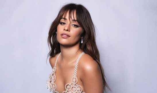 Camila Cabello derrocha sensualidad con corset de perlas