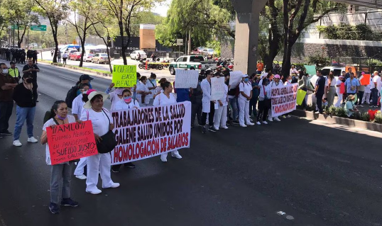 Diputados de oposición exigen fin a crisis laboral que enfrenta personal médico en el país