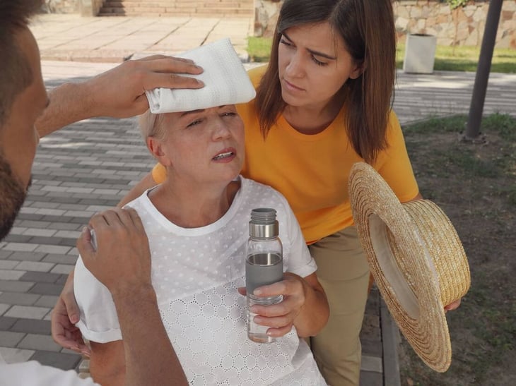 Bomberos piden a personas hidratarse por golpes de calor 