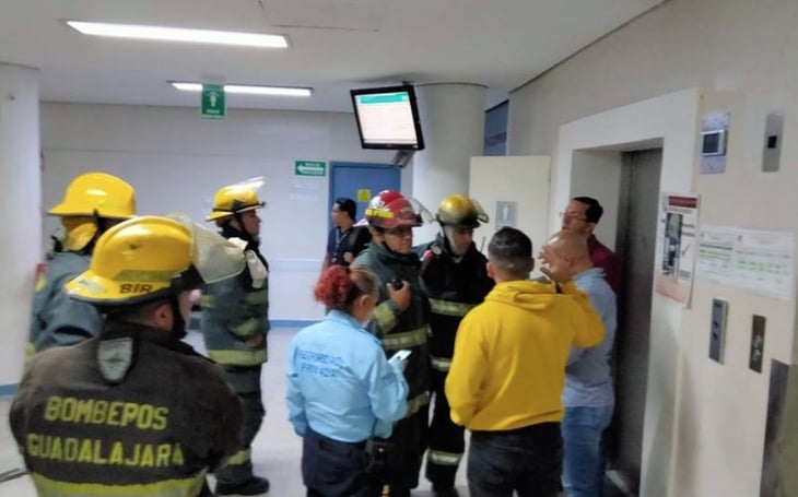 Vuelve a fallar elevador en clínica del IMSS de Jalisco; rescatan a tres personas 