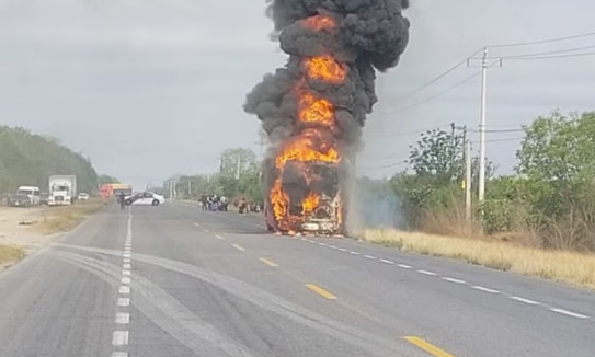 Reportan bloqueo con camiones en puente en Hidalgo, Tamaulipas