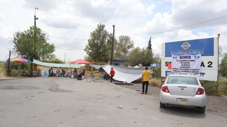 Obreros piden a Ancira les pague; retiran bloqueo en una entrada