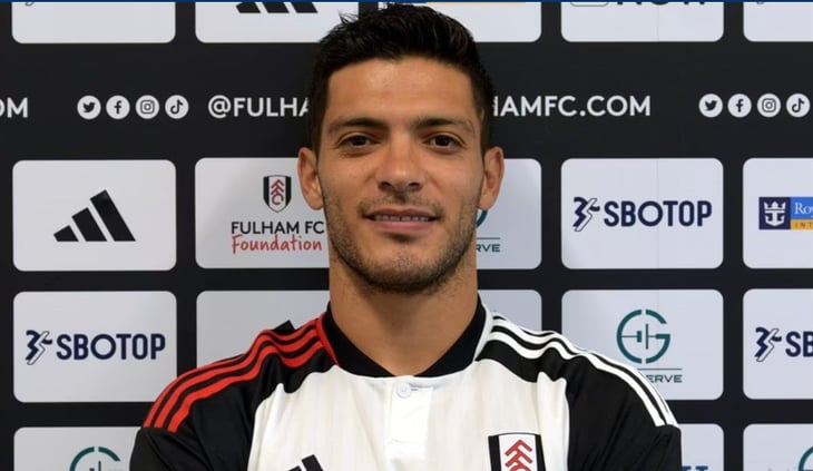 Raúl Jiménez es reventado por una figura del Fulham; no cree que vaya a ser el nuevo goleador