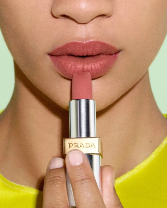 Prada Beauty lanzará línea de maquillaje y cuidado facial