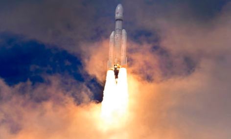 Misión espacial no tripulada de India entra en órbita lunar