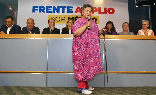 Beatriz Paredes supera 300 mil firmas de apoyo, asegura el equipo de la senadora