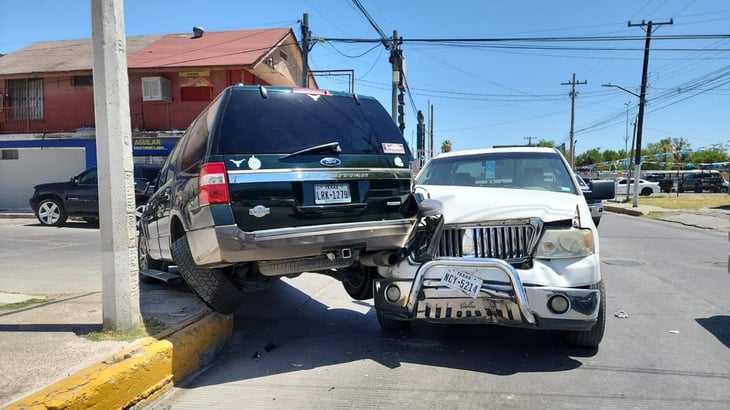 Texanos ocasionan accidente vial por falta de precaución