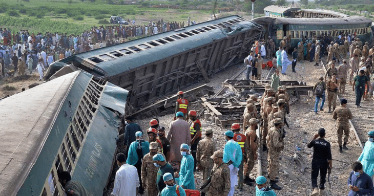Descarrilamiento de tren en sur de Paquistán deja 28 muertos