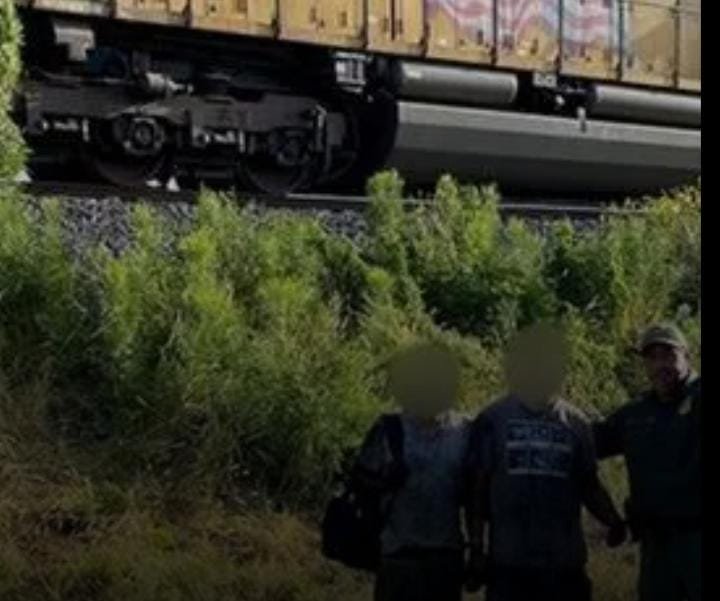 BP rescata a migrantes ocultos en máquina de ferrocarril