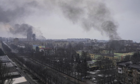 Suben a 7 los muertos por impactos de misiles rusos en ciudad oriental de Ucrania