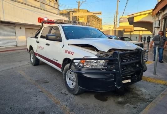 Agentes de la GN destrozan camioneta del SAT donde viajaban y la de un texano