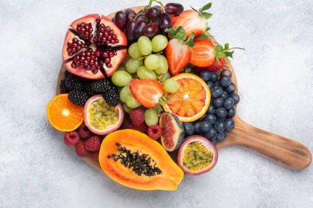 Qué aportan las frutas según la ciencia debido a su color