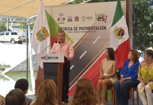 Gobernador de Coahuila entrega obra de pavimento en Zaragoza