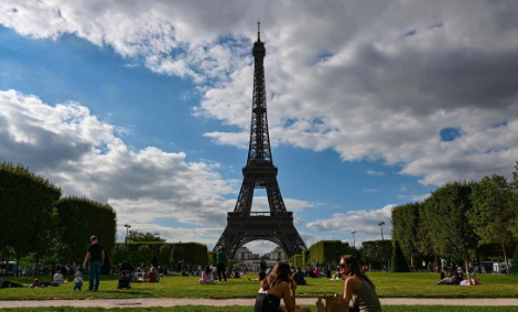 Policía desaloja la Torre Eiffel por alerta de seguridad