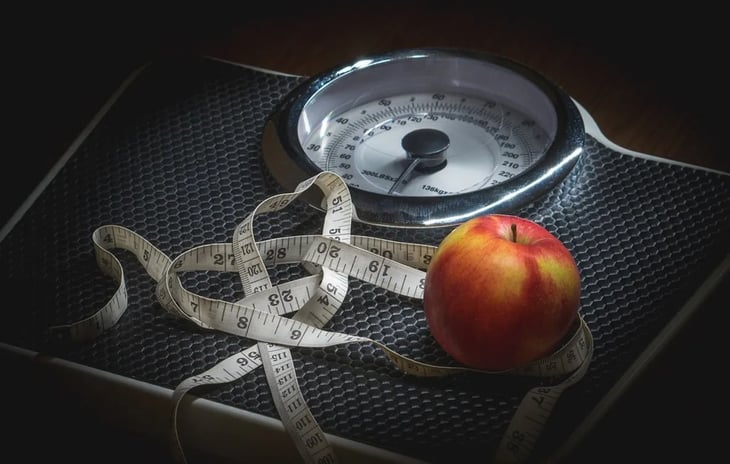 La obsesión por la balanza es enemiga de una dieta saludable para bajar de peso