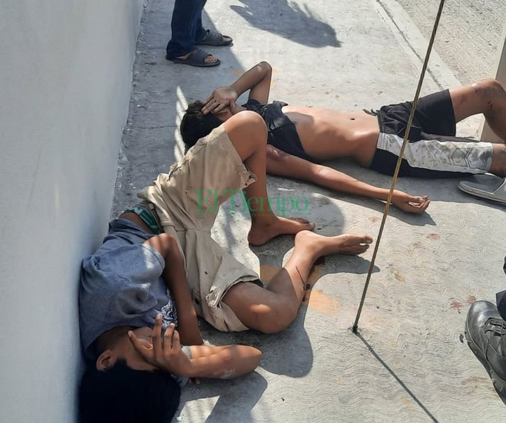 Menores salen disparados de moto en la colonia Guerrero