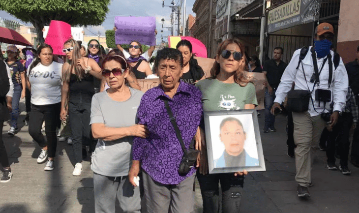 La mamá de Milagros Monserrat, quien fue asesinada a puñaladas, encabeza marcha en Guanajuato; 'estoy viva y no sé hasta cuando'